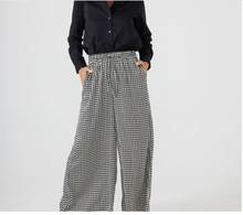 Load image into Gallery viewer, Liza Pants- Black Houndstooth
